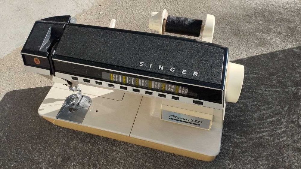 Máquina de Costura Singer Athena 2000 Electronic – Completa e Funcional