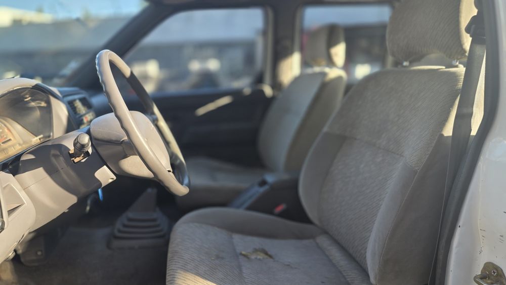 Nissan Pick up 2.5 D Canibe dupla 5 Lugares