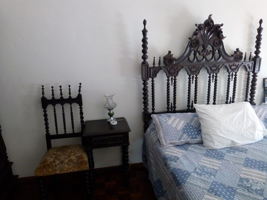 Mobília de quarto de casal antiga / vintage