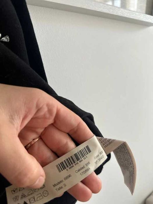 Czarna bluzka Massimo Dutti z długim rękawem i ozdobnymi aplikacjami S