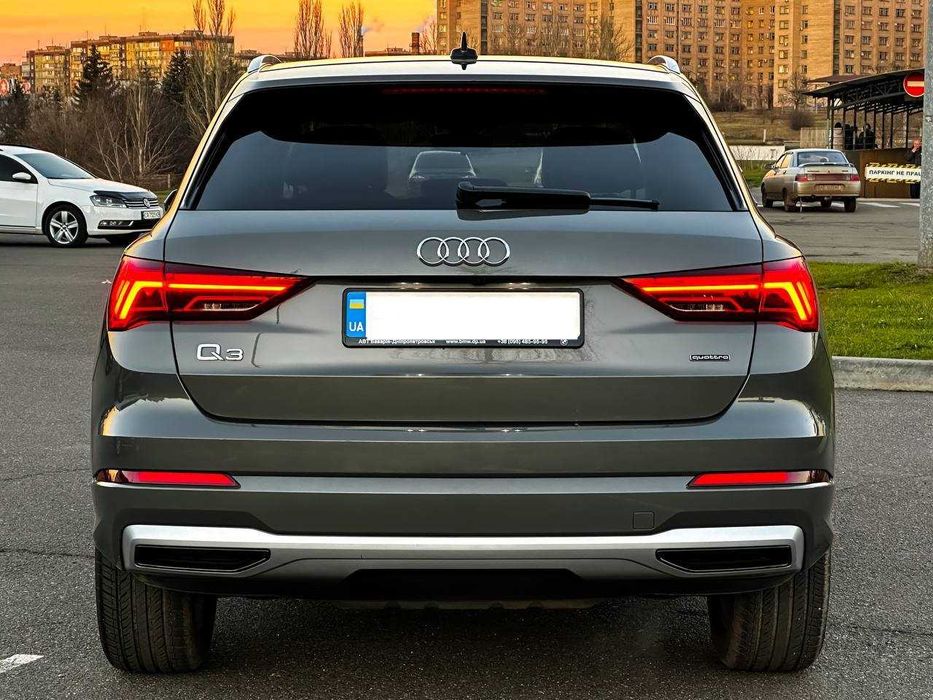 AUDI Q3      2021