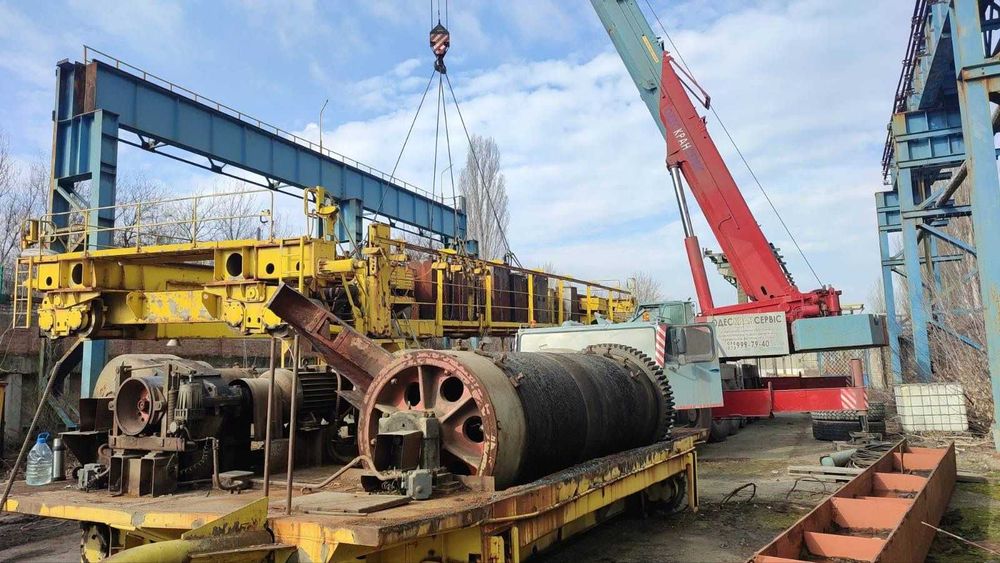Крани автомобільні та гусеничні в оренду вантажопідємністю 45-200 тонн