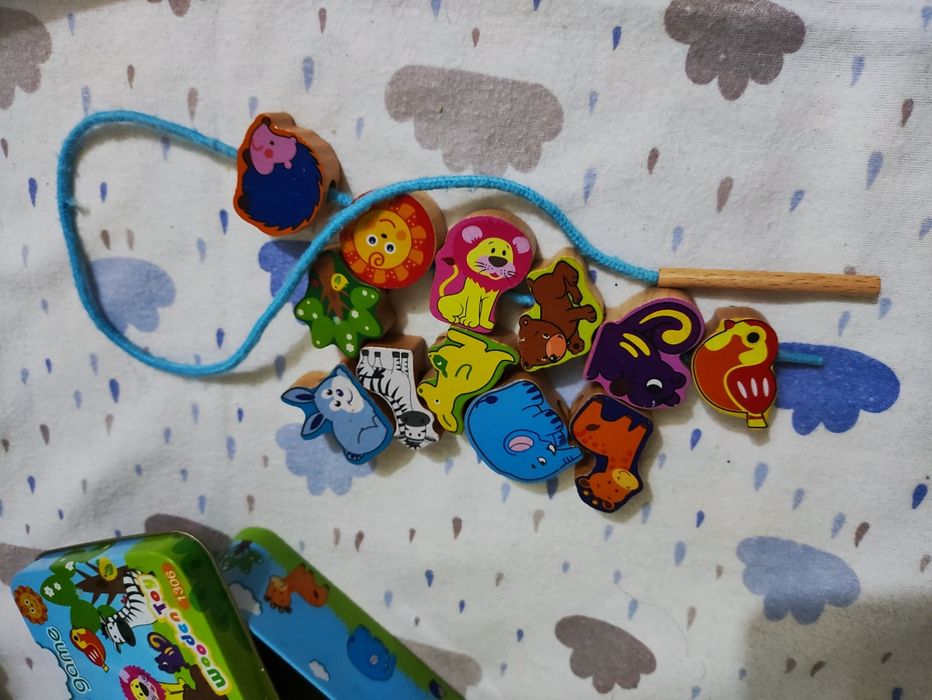 Дерев'яні іграшки зі шнурком