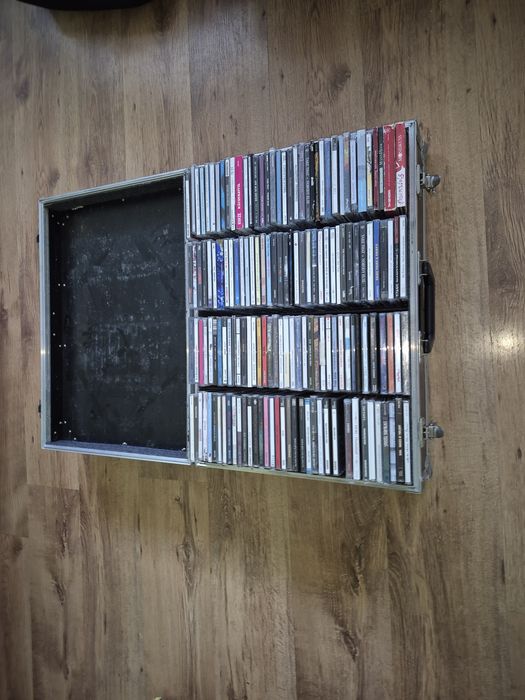 Walizka pelna płyt cd uzywane
