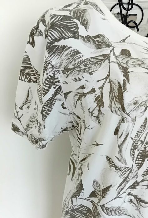 T-shirt - branca com estampado folhas - S - Garcia Jeans