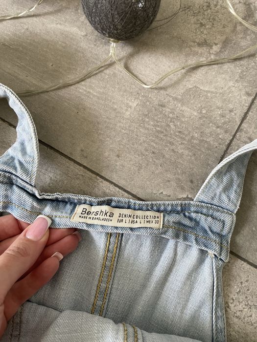 Jeansowe ogrodniczki z Bershka, rozm. L