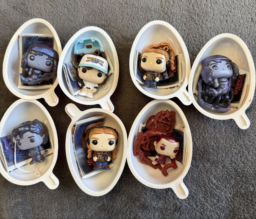 Stranger things кіндер іграшки