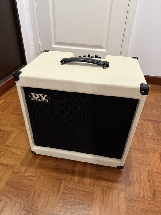 Amplificador de guitarra combo DV Mark Jazz 12