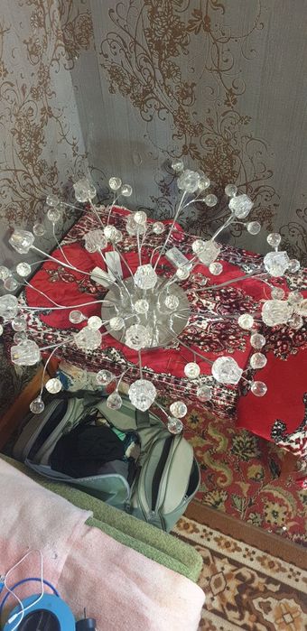 продам люстру  меняет цвета