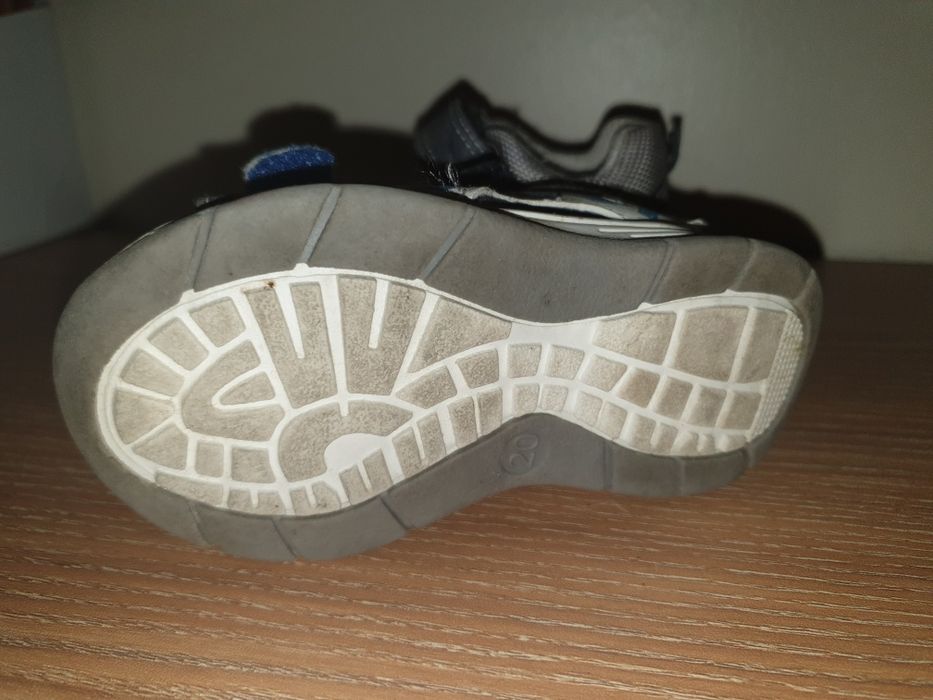 Sandalia menino n 20, ajustável