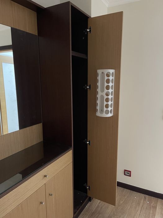 Armário Hall / Vassoureiro