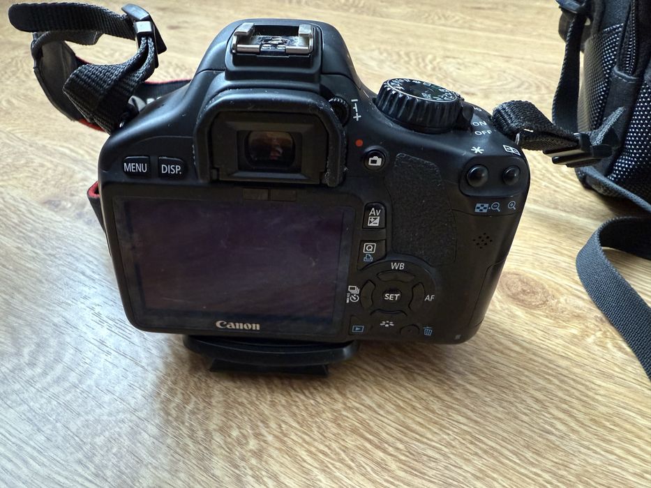 Canon EOS 550D + Canon 18–135 IS + сумка + SD 32GB (комплект)