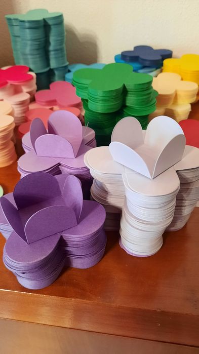 Conjuntos de 50 bases/ caixinhas para brigadeiros  e outros docinhos
