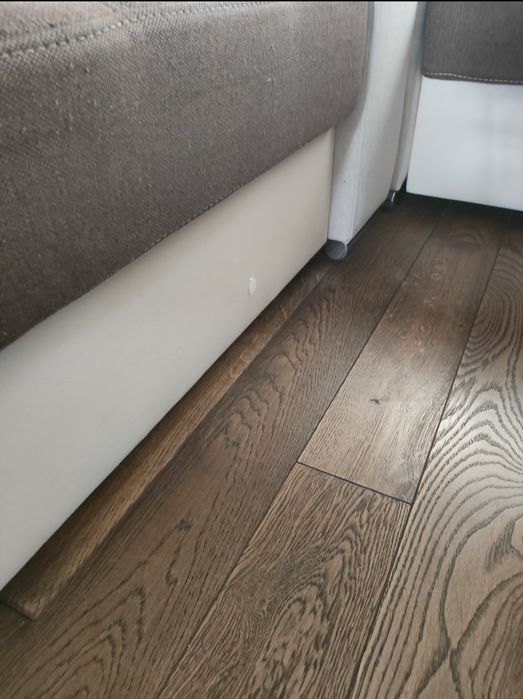 Dwie sofy i duża pufa dwa schowki