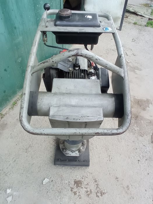 Вібронога delmag Robin Subaru