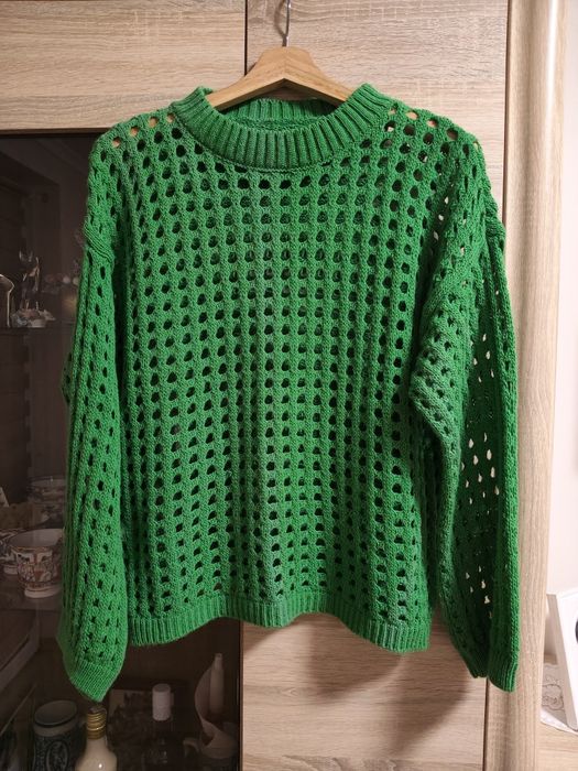 Sweter damski z dziurami zielony M