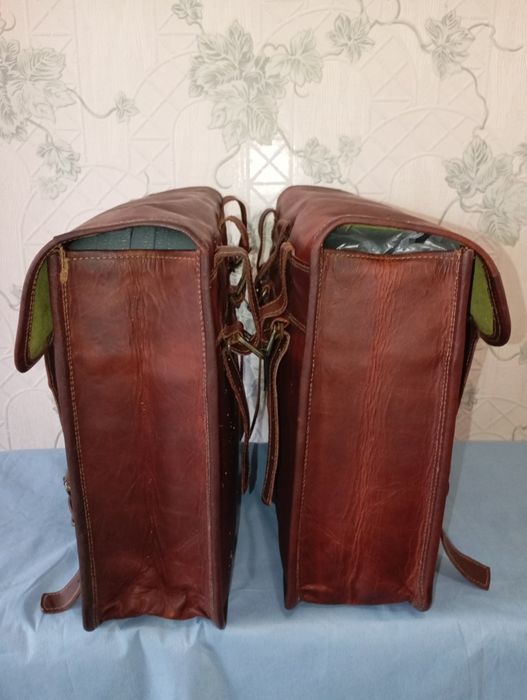 Кофри, підсідельні сумки.  Шкіра натуральна.