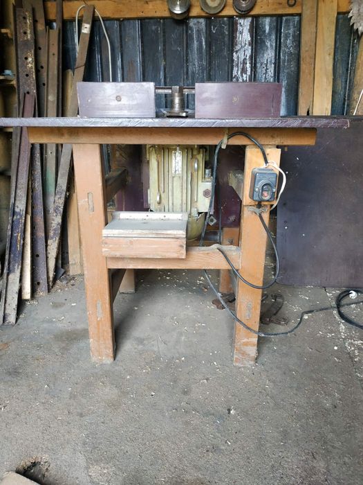 Фрезерний станок по дереву