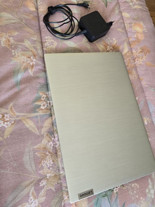 Lenovo ideapad 3 15ada05 | Ryzen 5 | 12GB Ram | 512 SSD