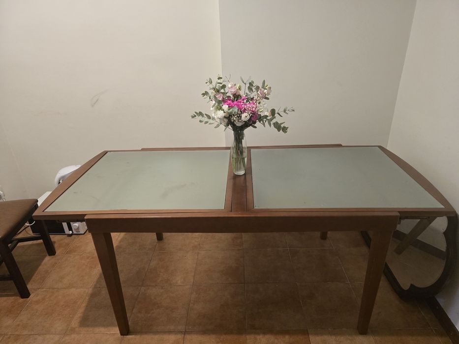 Mesa de Jantar extensível em madeira e vidro