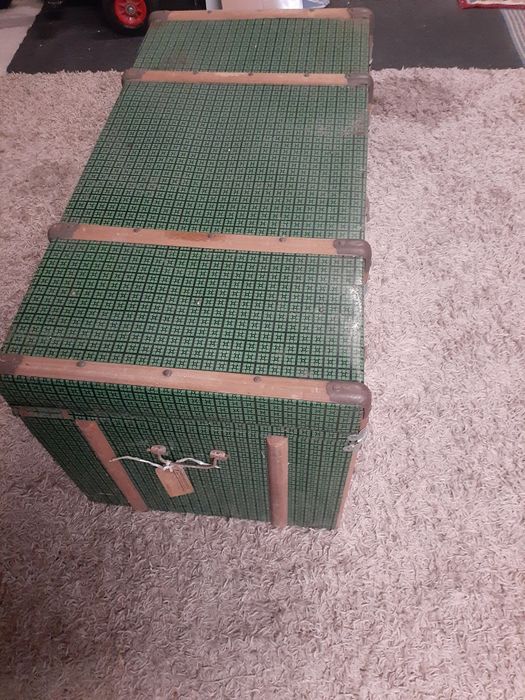 vendo mala Bau muito antiga