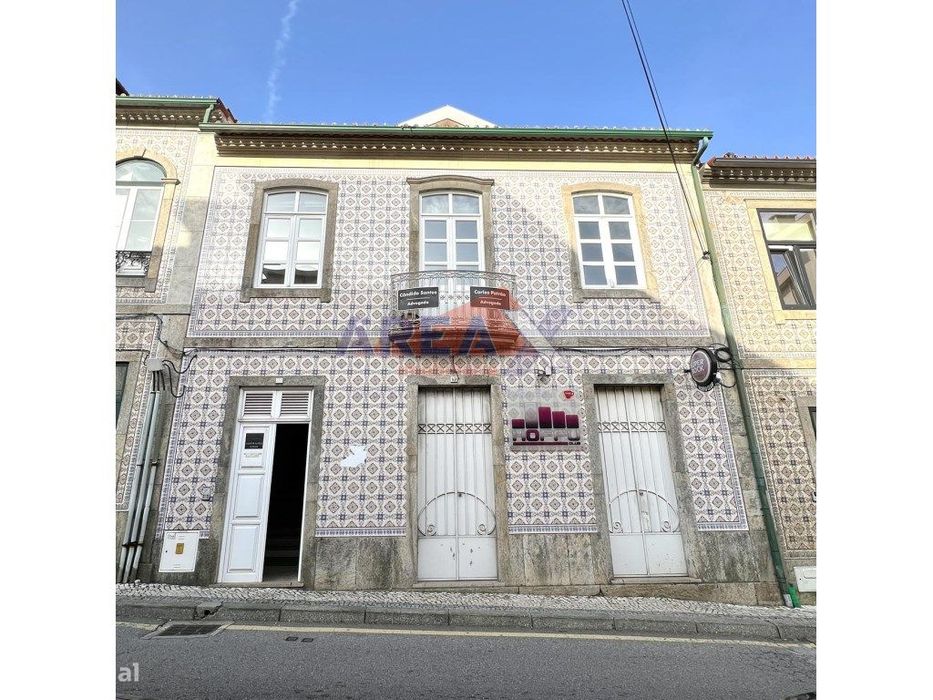 EXCLUSIVO ÁREA X - Edifico destinado a comércio e escritórios, no c...