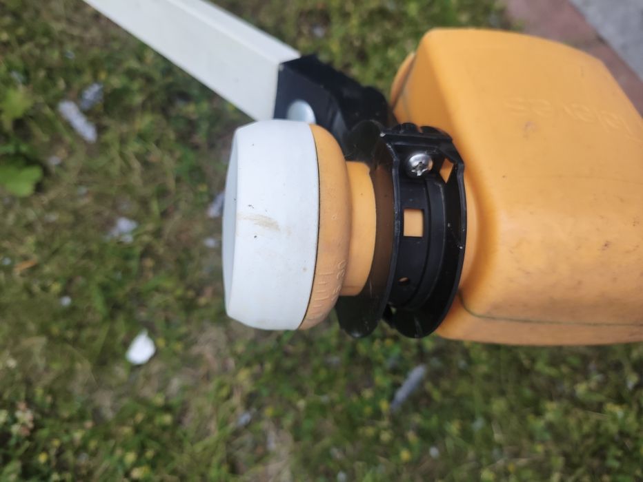 Antena satelitarna, uchwyt i konwenter