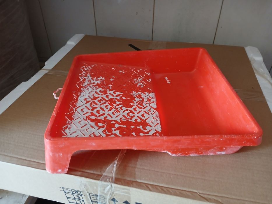 Vendo balde da tinta e taboleiro