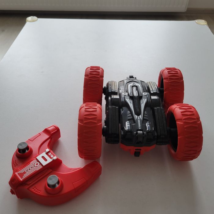 Продам машинку на радіокеруванні