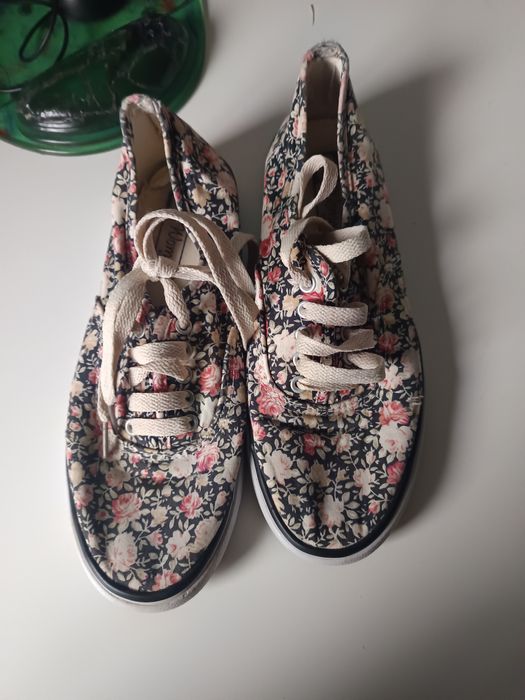 Sapatos  bonitos de mulher