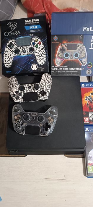 Sprzedam konsole ps 4 dwa pady i gry