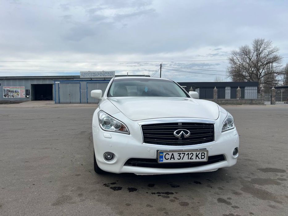Infiniti M37 2010