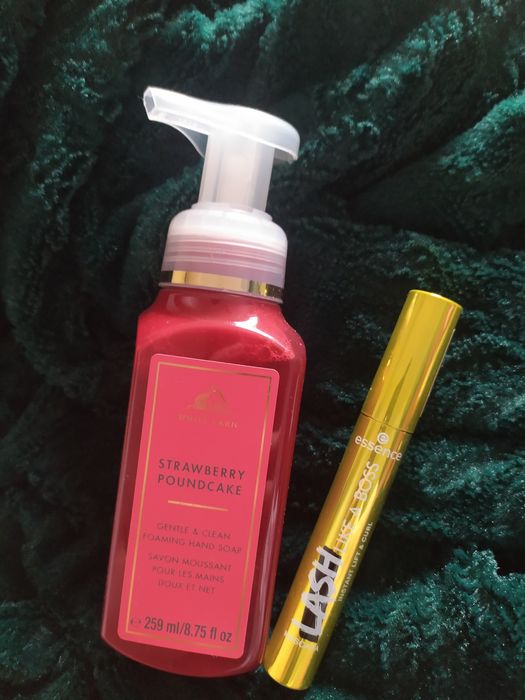 Tusz do rzęs Essence + pianka do mycia rąk Bath and Body Works zestaw