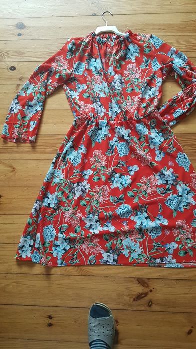 Sukienka H&M midi czerwona kwiatowa komunia