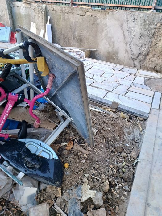 Tampa de ferro sem aro