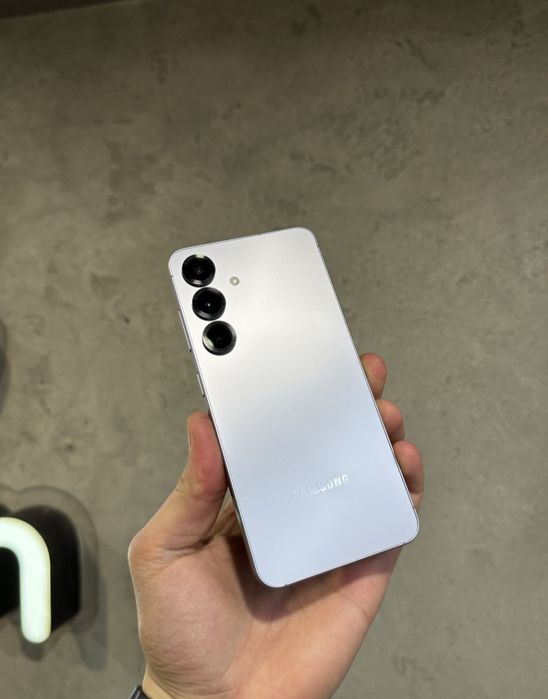 Samsung  S25 12/128 Canada