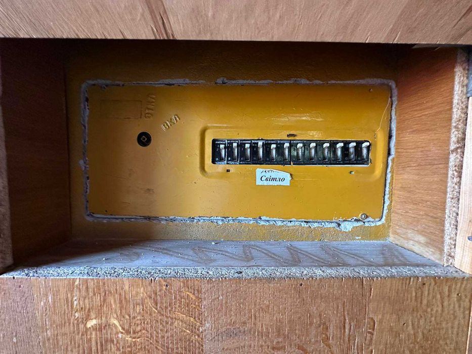 Продається нежитлове приміщення по вул.Дрогобицькій  2 пов.3-пов.буд.