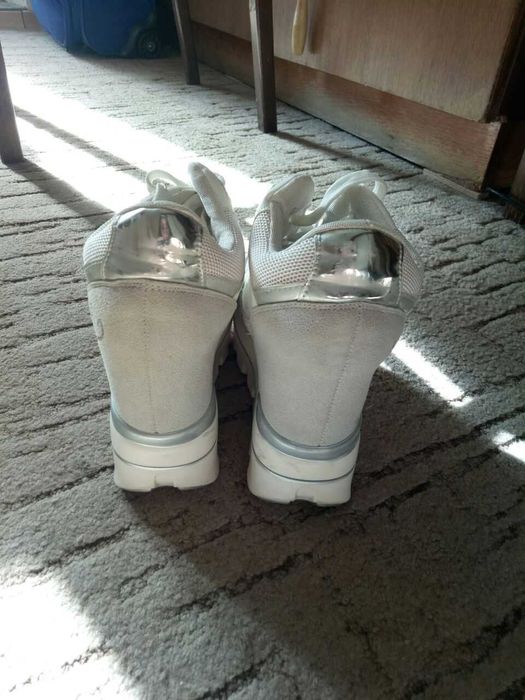 Женские кроссовки на высокой подошве (сникерсы)