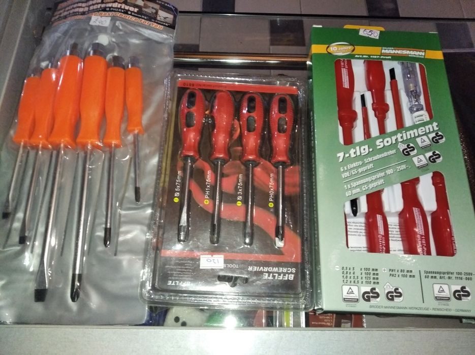 Набори відверток та ключів