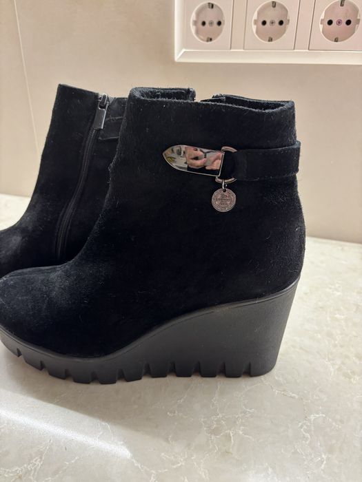 Натуральні нові зимові черевики