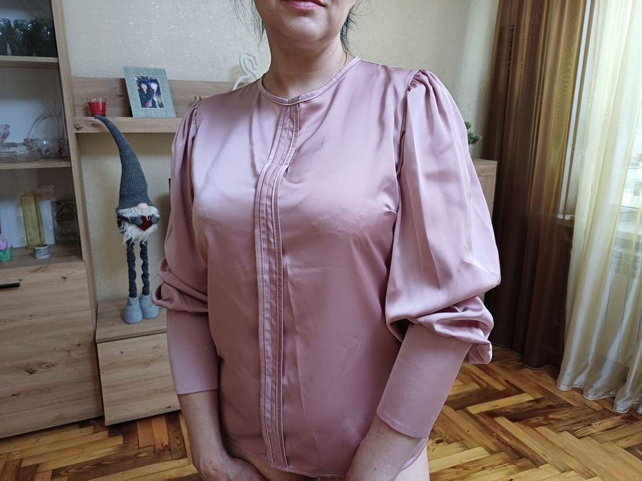 блузка нарядная .