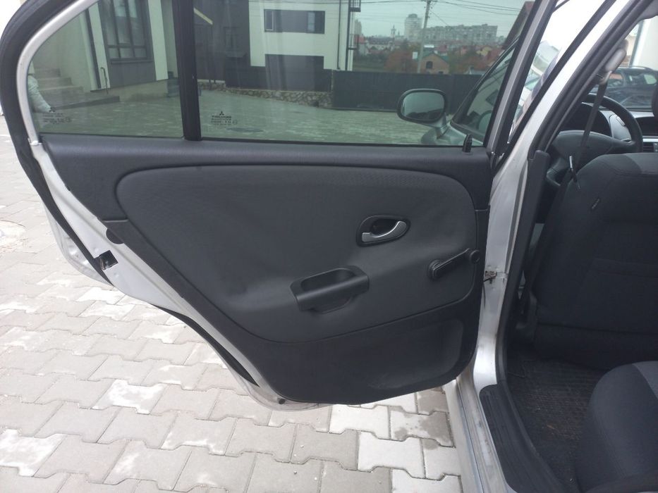 Mitsubishi Carisma 2003 1.6 бензин