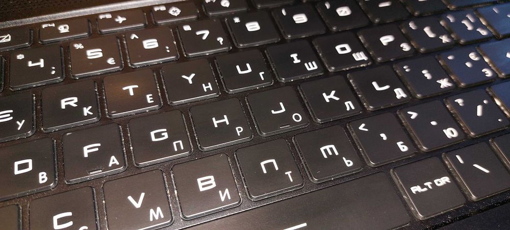 Гравировка клавиатуры Macbook оптом для магазинов