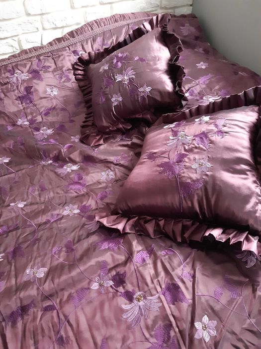 Narzuta na łoże, łóżko