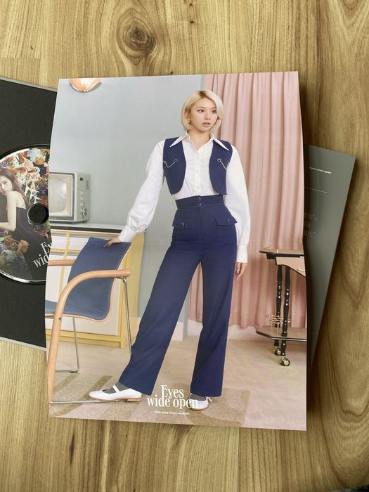 Album Twice EYES WIDE OPEN Style version