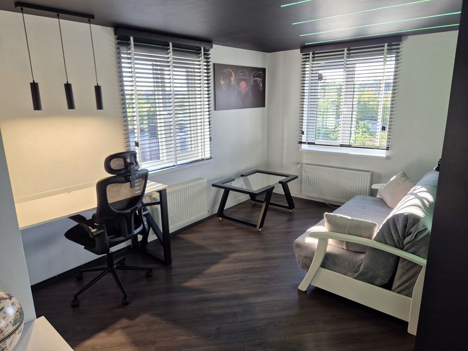 Будинок біля води. Перша лінія