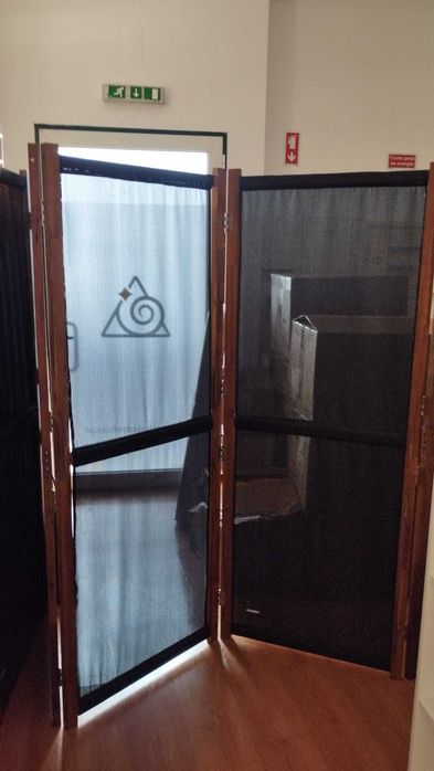 Divisória/biombo com 5 painéis 350x180 cm preto e madeira