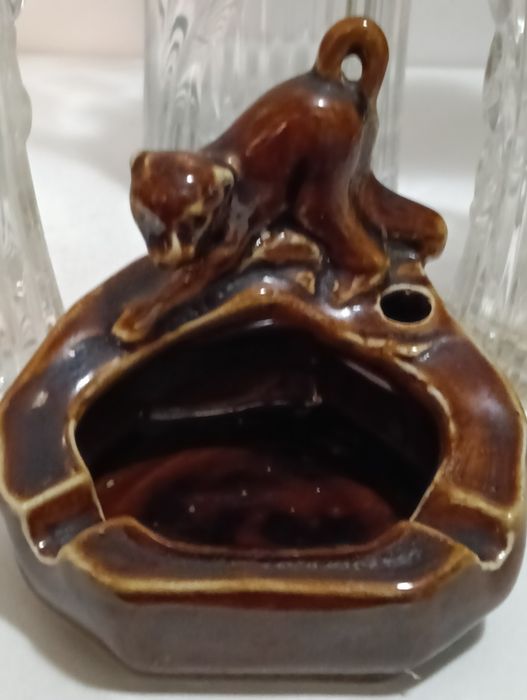 Cinzeiro de porcelana vidrada