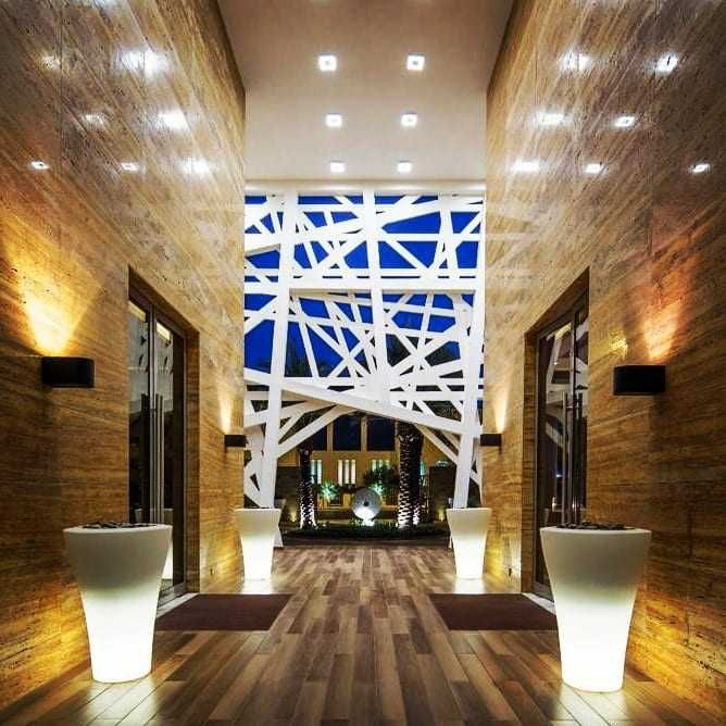 Mobiliario em plastico resistente