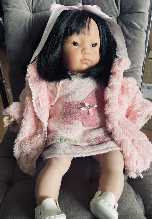 Oryginalna hiszpańska dziewczynka jak żywa!